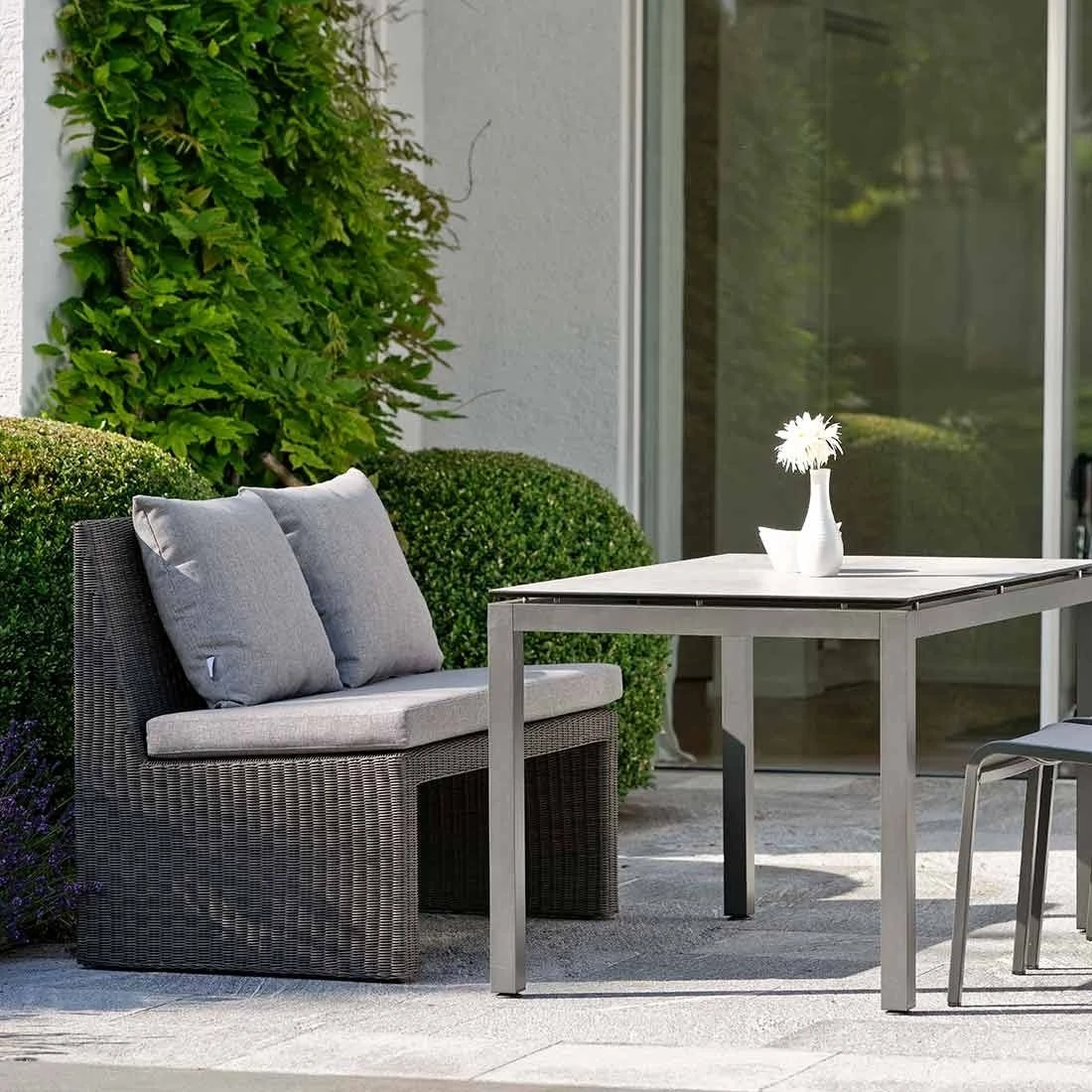 Stern Noel Gartenbank 110cm Geflecht Basaltgrau/Seidengrau 4 Stern Noel Gartenbank 110cm Geflecht Basaltgrau/Seidengrau – Bild 2