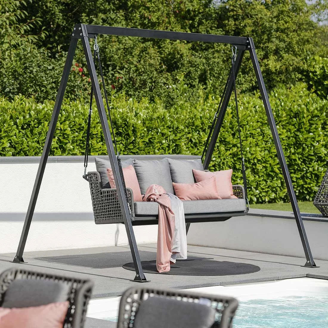 Stern Greta Schaukel Aluminium/Rope Inklusive Kissen Anthrazit/Platin/Seidengrau 4 Stern Greta Schaukel Aluminium/Rope Inklusive Kissen Anthrazit/Platin/Seidengrau – Bild 2