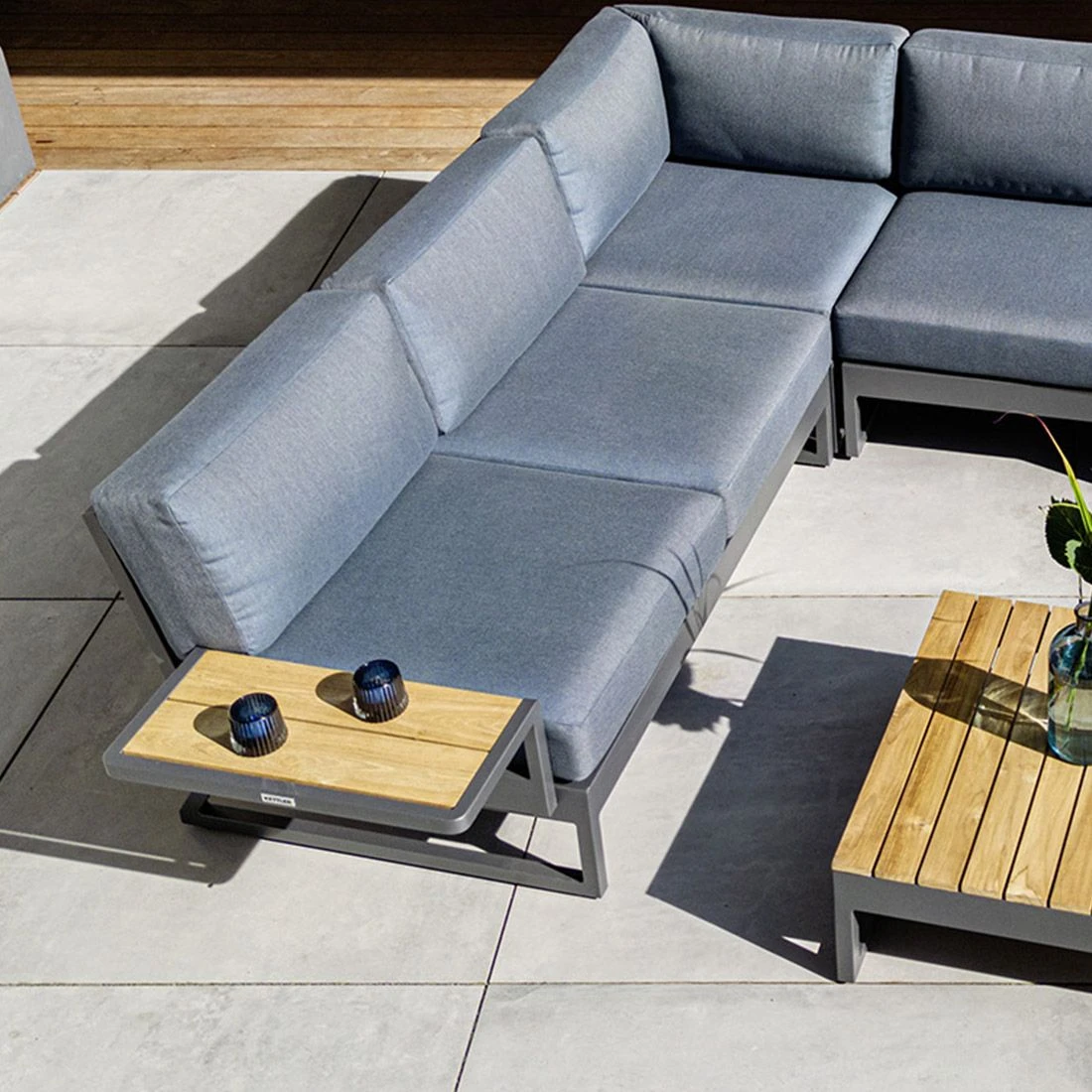 Kettler Ocean Skid Platform Ablagetisch Aluminium/Teak Anthrazit Matt/Teak 4 Kettler Ocean Skid Platform Ablagetisch Aluminium/Teak Anthrazit Matt/Teak – Bild 2