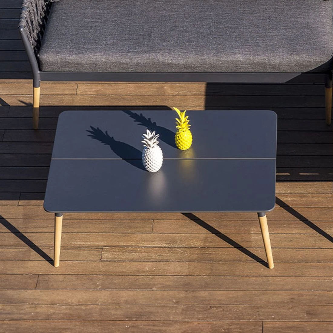 LifestyleGarden Ipanema Loungetisch 110x70cm Teak/Wide-Duraboard Teak/Dunkelgrau 3 LifestyleGarden Ipanema Loungetisch 110x70cm Teak/Wide-Duraboard Teak/Dunkelgrau