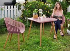 LifestyleGarden Nassau Gartenmöbel-Set 3-tlg. Tisch 70x70cm Teaklook/Pfingstrose -Garten Leben lifestylegarden nassau gartenmoebel set 3 tlg tisch 70x70cm 1481912 3