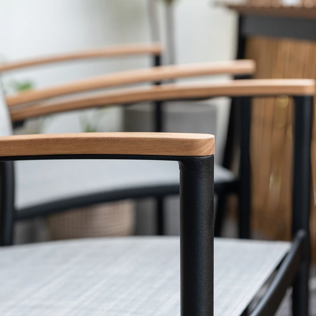 LifestyleGarden Vera Stapelsessel Aluminium/Textilene Schwarz Matt/Grau-Weiß Meliert 6 LifestyleGarden Vera Stapelsessel Aluminium/Textilene Schwarz Matt/Grau-Weiß Meliert – Bild 4