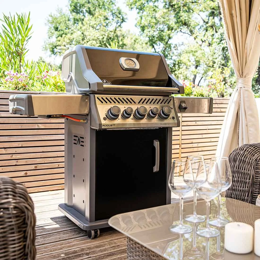 Napoleon Rogue® SE 425 Gasgrill Schwarz 4 Napoleon Rogue® SE 425 Gasgrill Schwarz – Bild 2