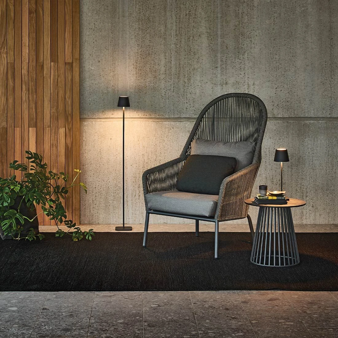 Solpuri Glimm LED-Stehleuchte Maxi Aluminium Black 10 Solpuri Glimm LED-Stehleuchte Maxi Aluminium Black – Bild 8