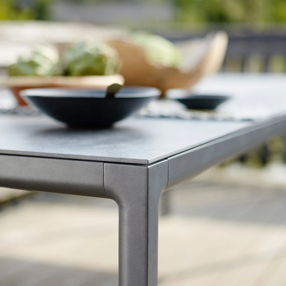 Solpuri Soft Gartentisch 160x100 Cm Aluminium/Dekton Anthrazit/Bromo 9 Solpuri Soft Gartentisch 160x100 Cm Aluminium/Dekton Anthrazit/Bromo – Bild 7