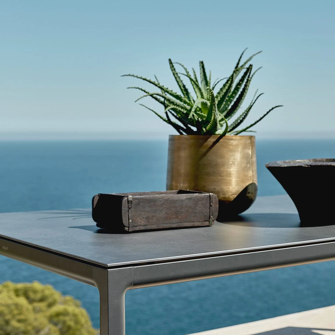 Solpuri Soft Gartentisch 160x100 Cm Aluminium/Dekton Anthrazit/Bromo 10 Solpuri Soft Gartentisch 160x100 Cm Aluminium/Dekton Anthrazit/Bromo – Bild 8