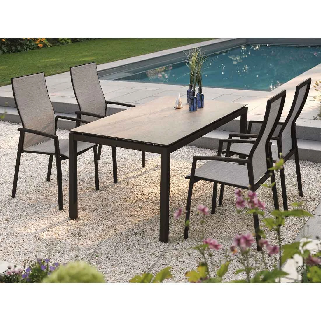 Stern Kari Hochlehner-Stapelsessel Aluminium/Textilene Schwarz Matt/Leinen Grau 5 Stern Kari Hochlehner-Stapelsessel Aluminium/Textilene Schwarz Matt/Leinen Grau – Bild 3