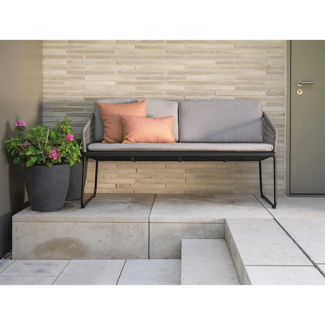 Stern Odea 2-Sitzerbank Aluminium/Kordel Inkl. Kissen Schwarz Matt/Salt 4 Stern Odea 2-Sitzerbank Aluminium/Kordel Inkl. Kissen Schwarz Matt/Salt – Bild 2